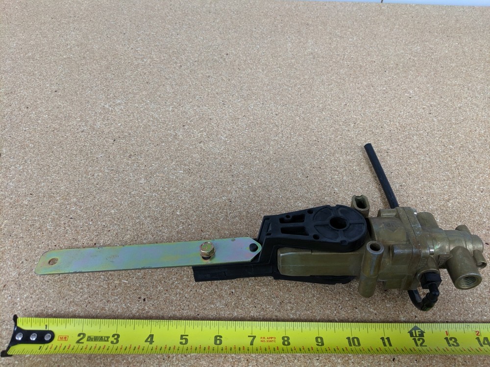 Height Control Valve# Hadley H00500CF Hendrickson 59899-000