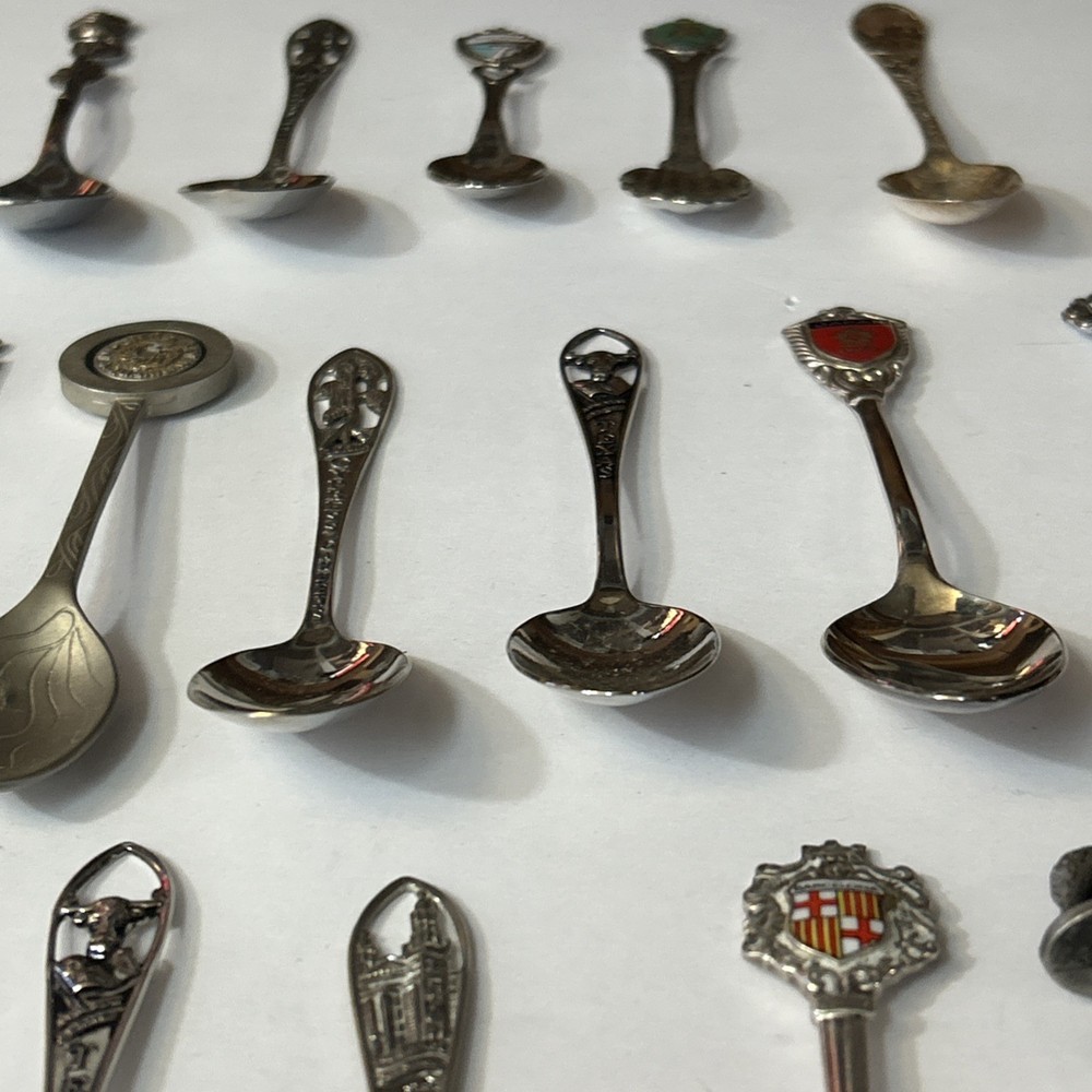 Lot 20 Vintage Souvenir Spoon Collection E37