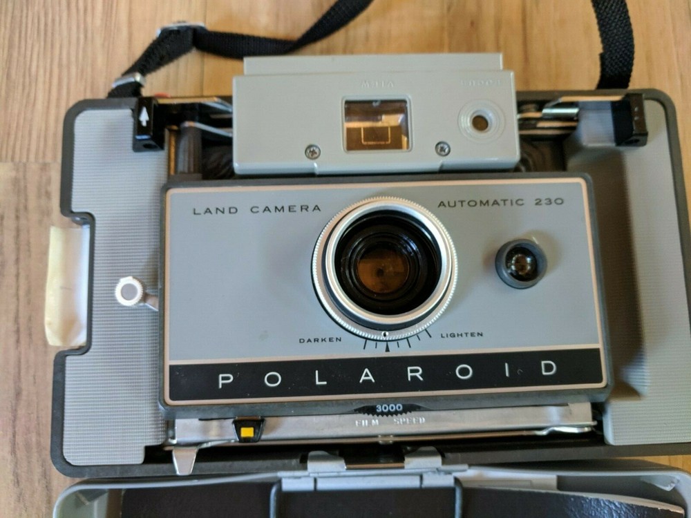 Vintage Polaroid Automatic 230 Land Camera