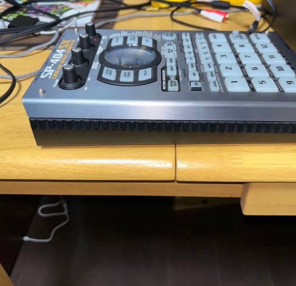 Roland SP-404SX Compact Linear Wave Sampler Tested Good Condition