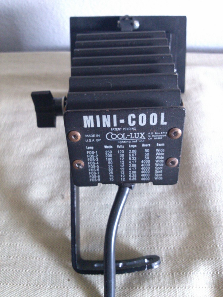 MINI COOL LUX Light With barn doors In nice working condition