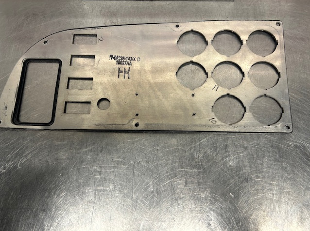 PETERBILT 17-04236-14300 PANEL - B GAUGE