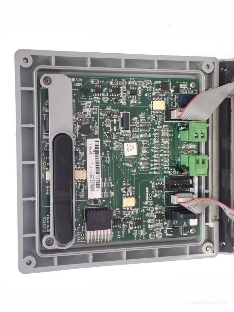 Emerson Rosemount 1056-03-22-38-HT PH ANALYZER HART