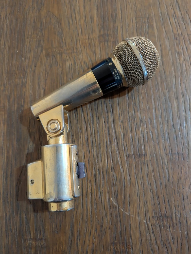 UNISPHERE 1 MODEL PE 566 Dynamic Vocal Microphone w/ Case