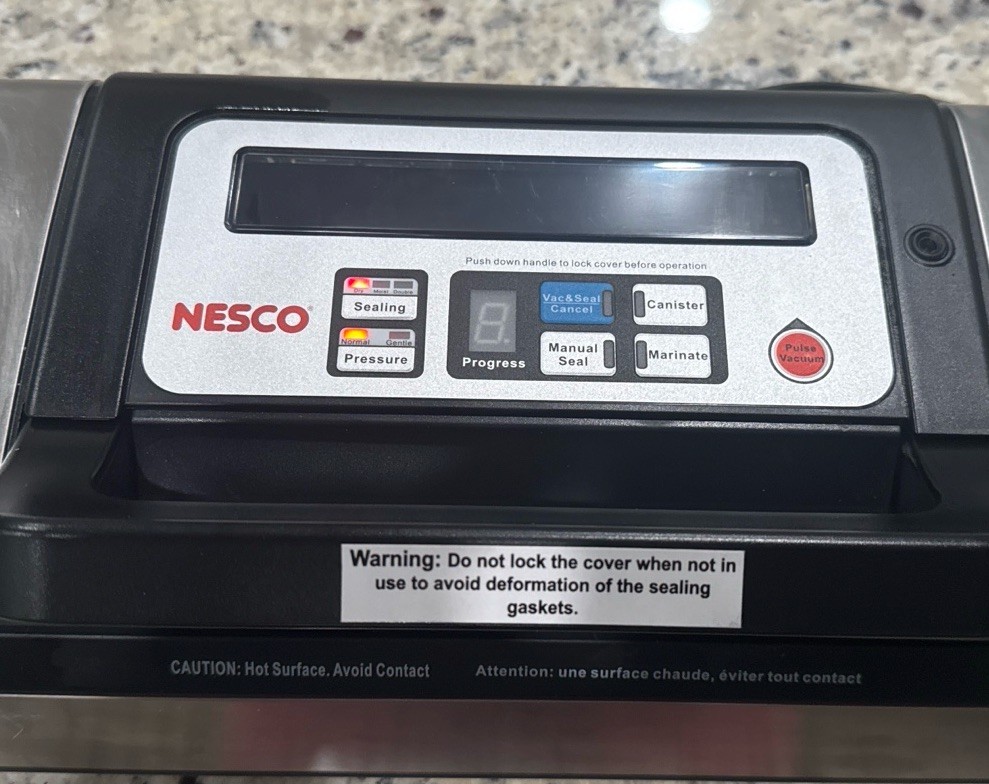 NESCO VS-12 Vacuum Sealer - Silver
