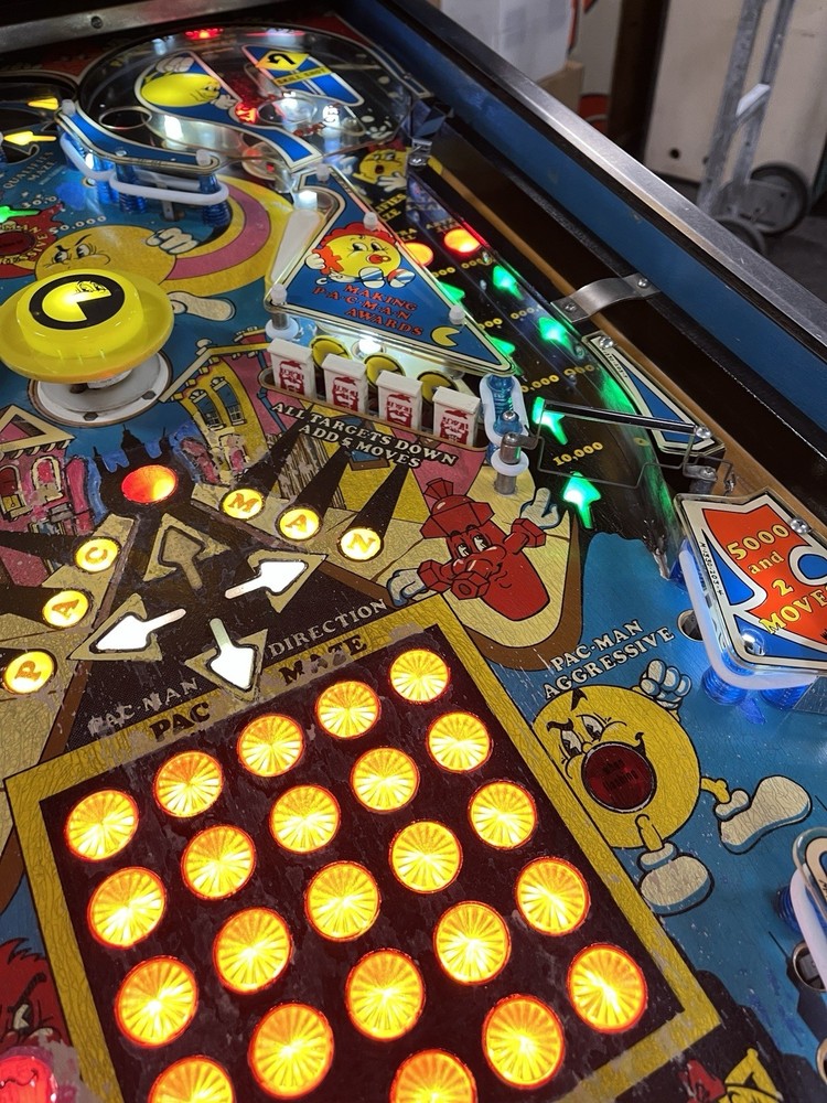 1982 BALLY MR AND MRS PACMAN PINBALL MACHINE PROF TECHS PLAYS GREAT