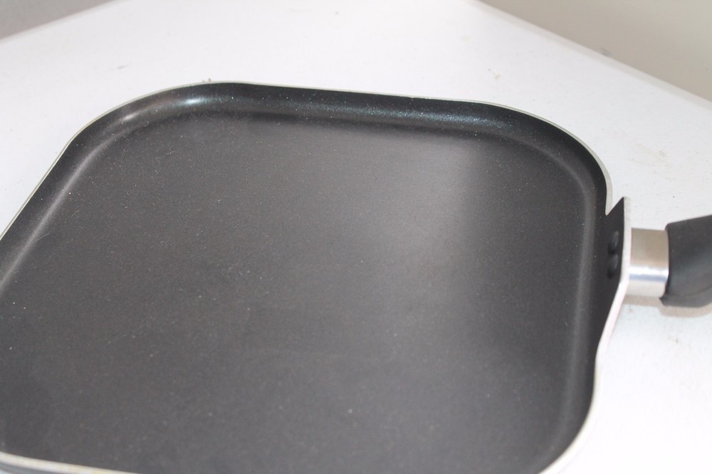 Ecolution Evolve Non Stick Griddle Dishwasher Safe Limited Crimson 11 Inch Black