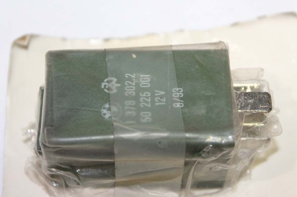 Genuine BMW relay NOS for E-31 E-32 E-34