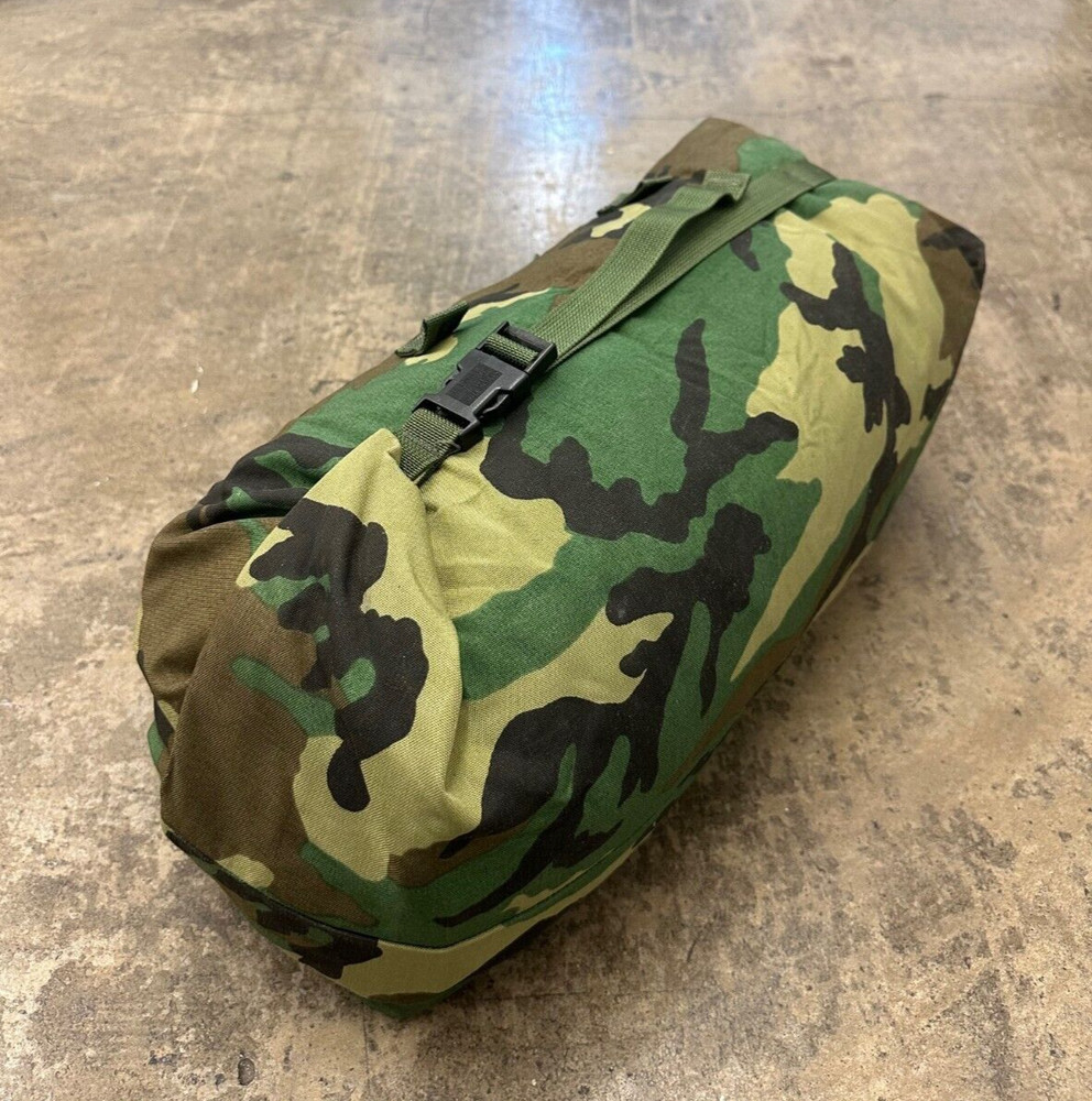 ( 1 ) NOS Woodland Compression Stuff Sack, US Military, V-42