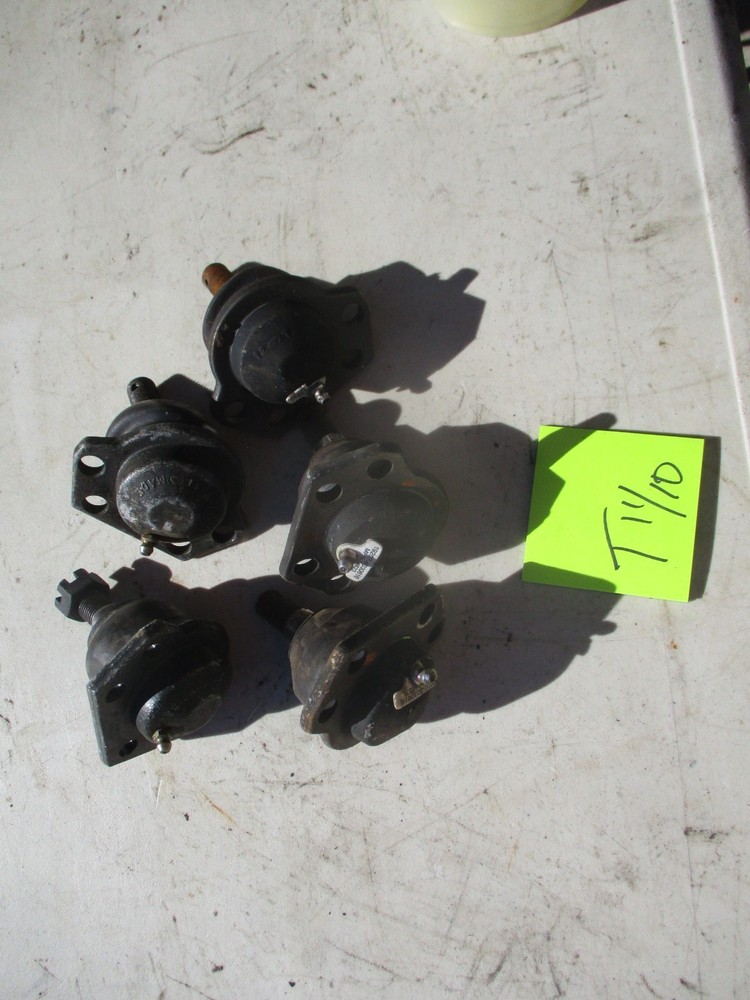 Lot of 5 Lower Control Arm Ball Joints 19207-6030616, 1 w/cut Boot, HMMWV