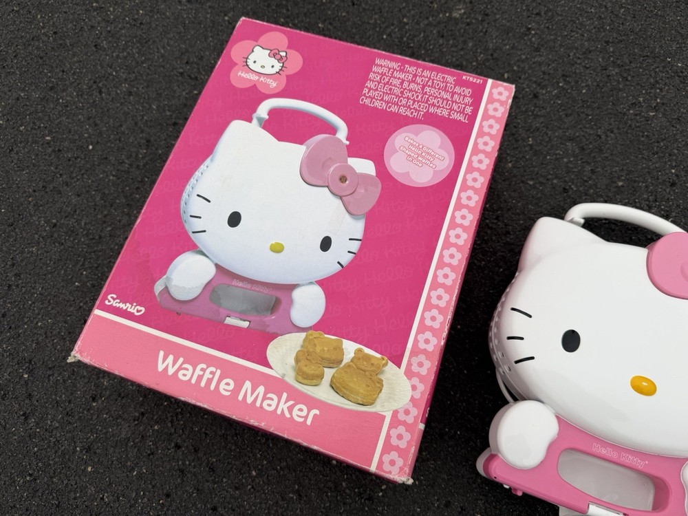 Hello Kitty Waffle Maker KT5221 Sanrio 2004 Tested Works