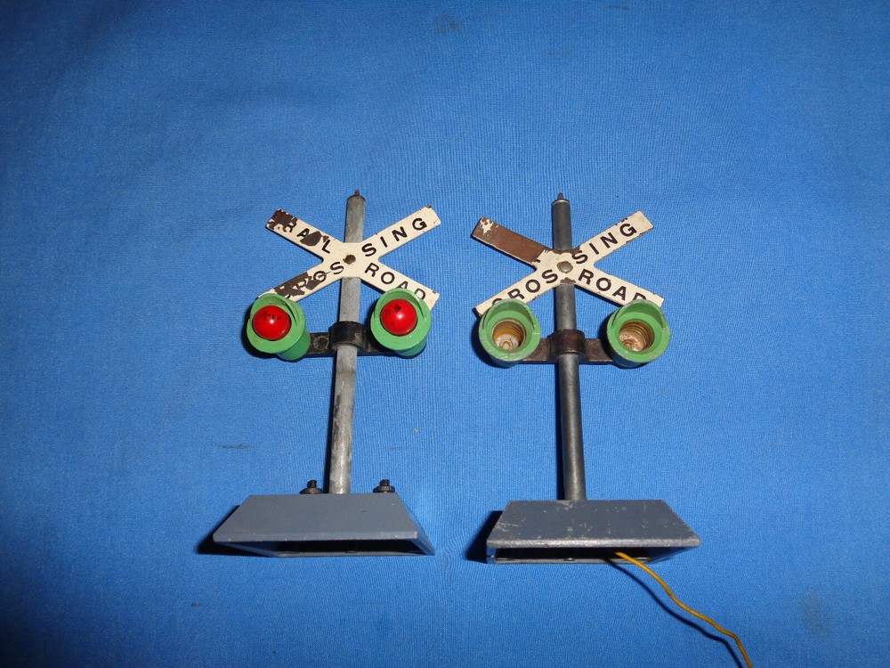 2 American Flyer #760 Automatic Highway Flasher's. Working