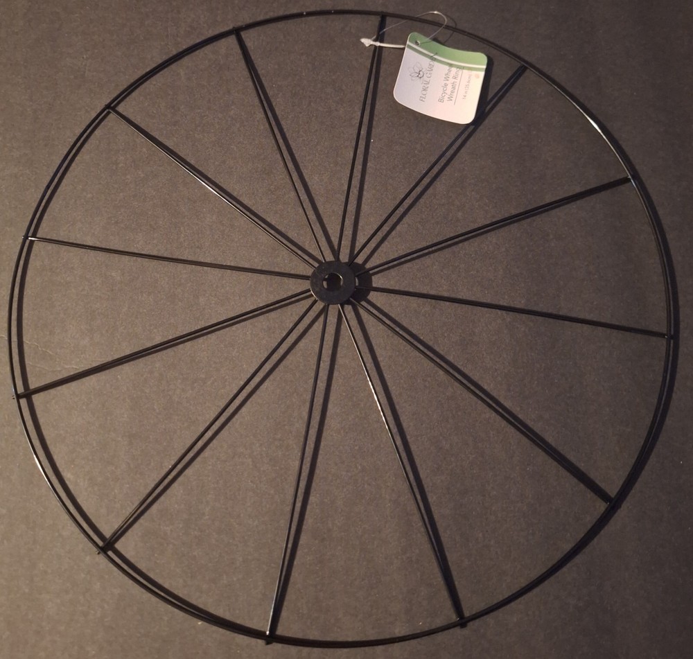 NWT Wheel Shaped Green Wire Wreath Form 14in