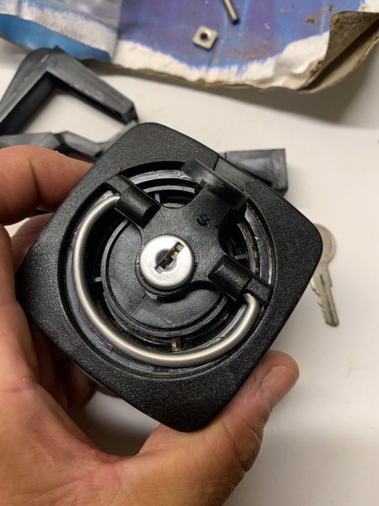 TH Marine Locking Lid Lock, Black RL-1-DP