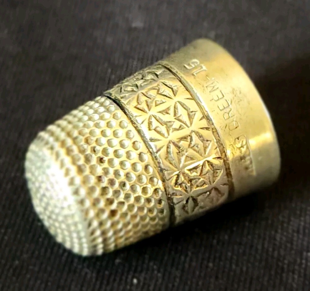 Henry Griffith & Sons DREEMA Silver Thimble Made In England 2 rows asterisks