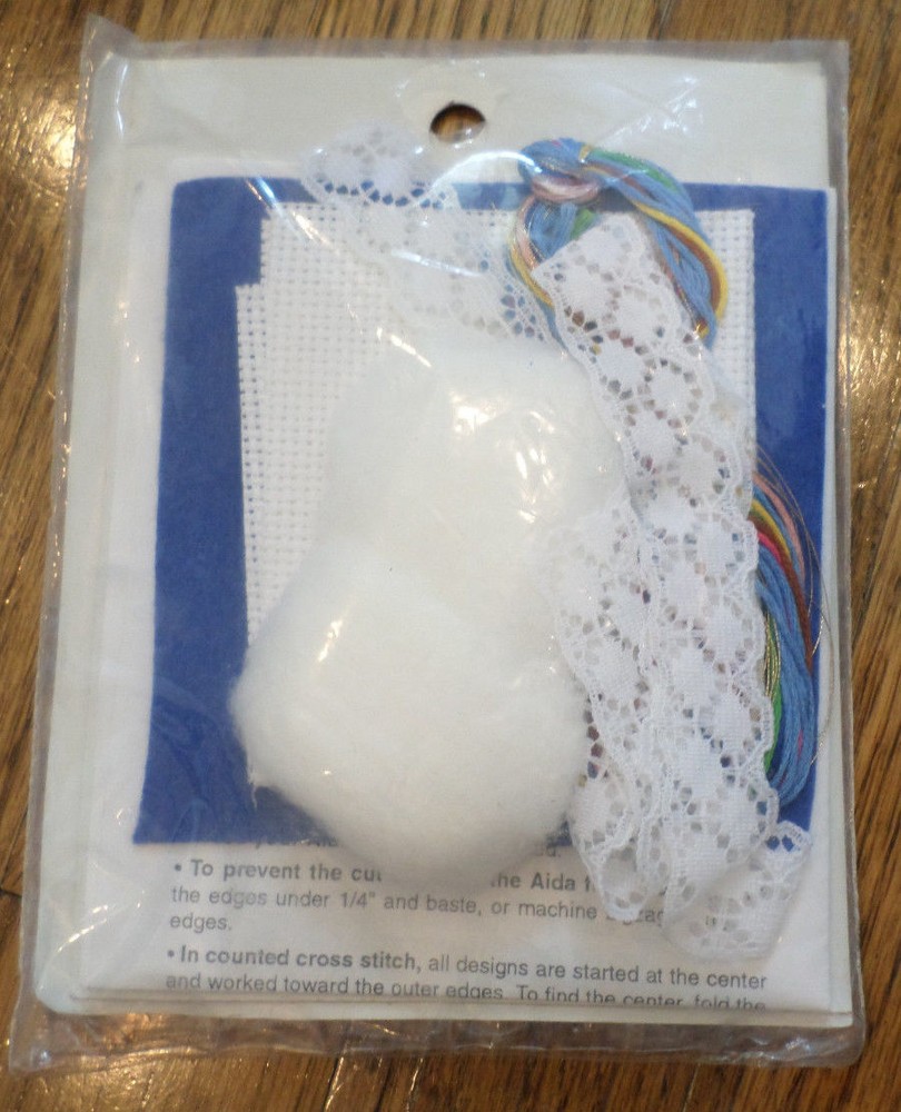 Stitchables Counted Cross Stitch Angel 4" Round #8310-1