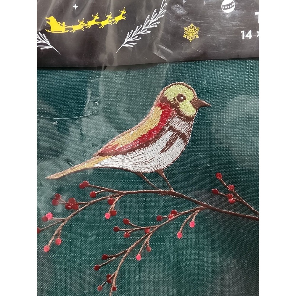 HARORBAY ROCKY THROSTLE TABLE RUNNER CHRISTMAS HOLLY TREE RED BIRD