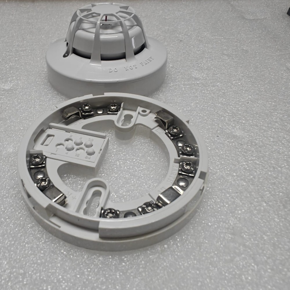 Apollo 55000-885APO XP95 Multi sensor Detector Device - WHITH BASE