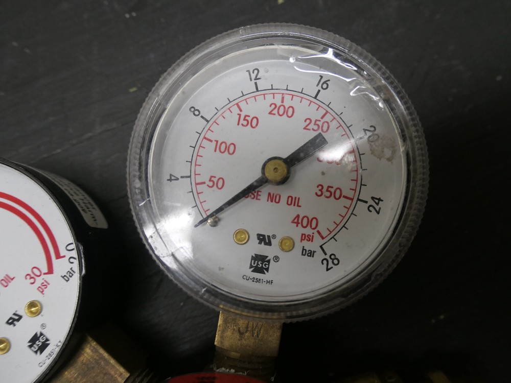 Smith 30-15-520 Acetylene Medium Duty Regulator (Missing Plastic on One Gauge)