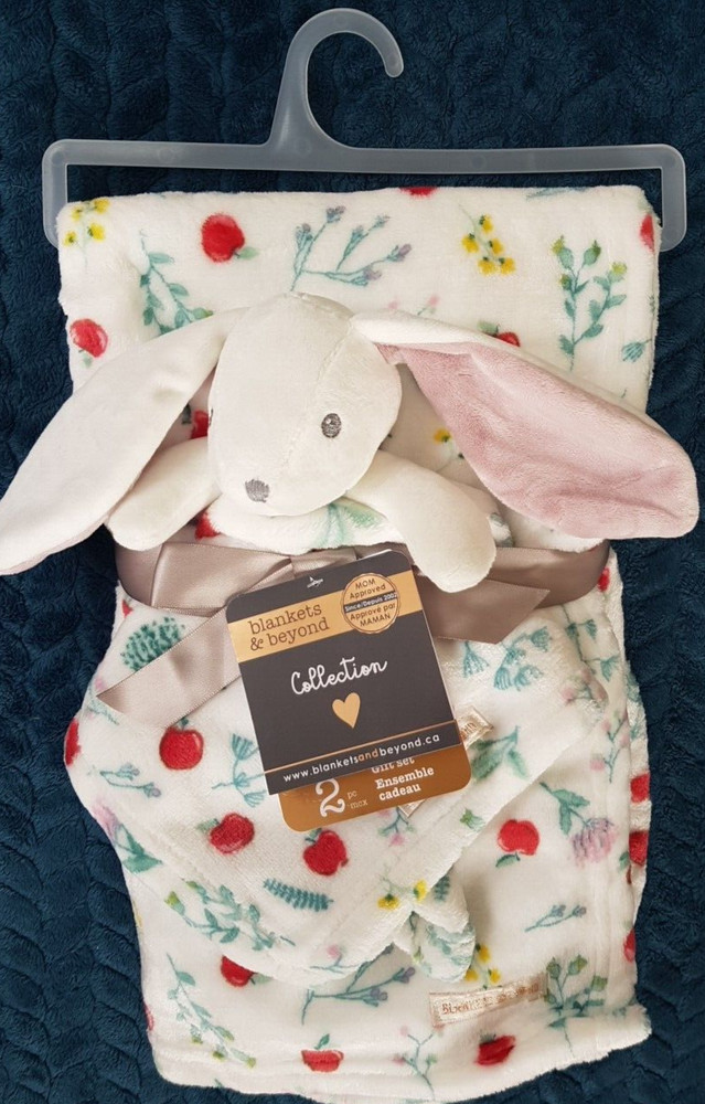New Blankets & Beyond Blanket & Bunny Comforter Apples Floral Set