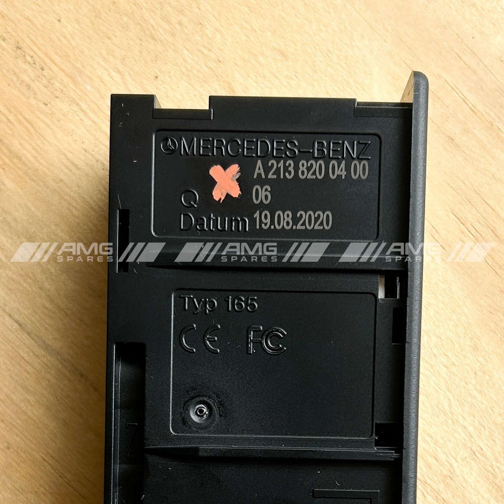 Genuine Mercedes OEM card reader USB connection module unit socket A2138200400