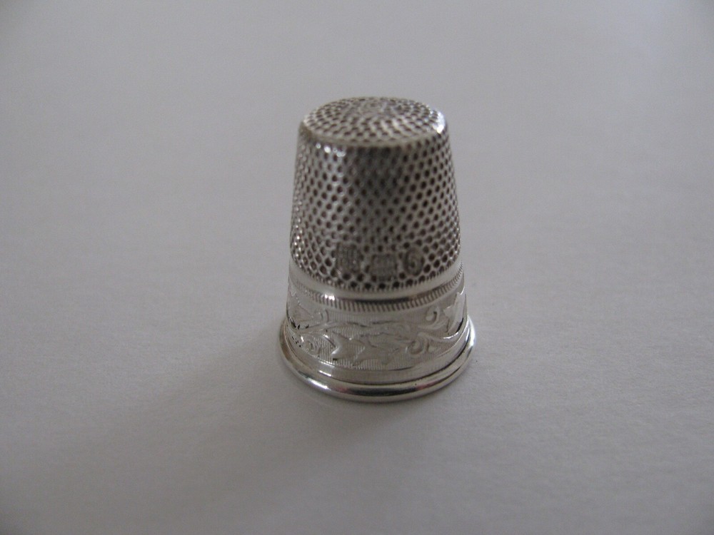 VTG / ANTIQUE FANCY STERLING THIMBLE SCRIPT BASE GERMANY MADE / NICE