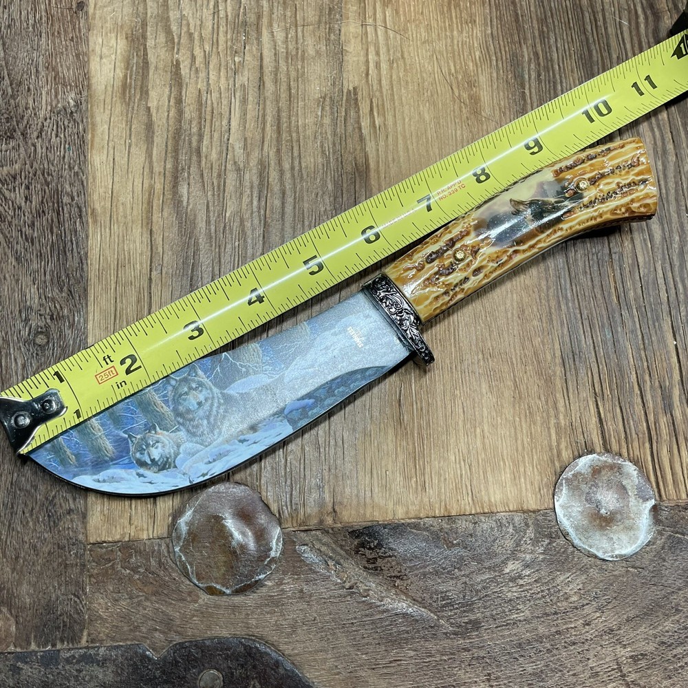 Painted Wolf Knife In Tin Box
