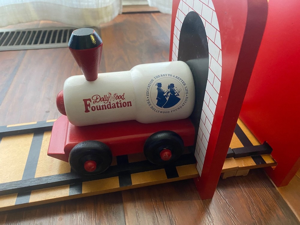 Dolly Partons Imagination Library Wooden Train Bookends/Bookshelf