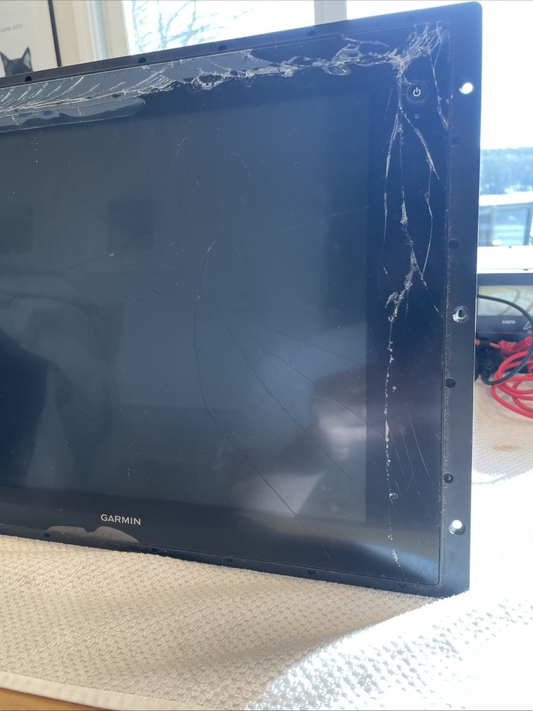 Garmin GPSMAP 8215 Touchscreen Chart Plotter FOR PARTS