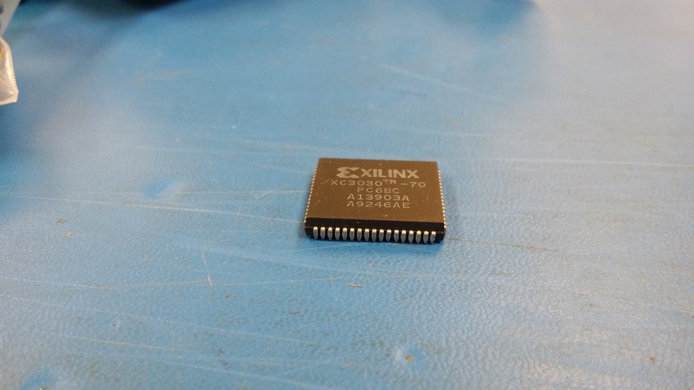(1 PC) XC3030-70PC68C XILINX PLCC-68 FIELD PROGRAMMABLE GATE