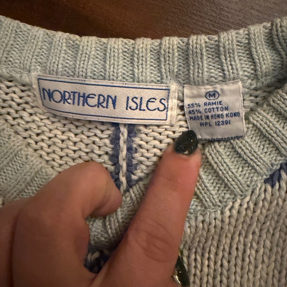 Northern Isles Plaid Knit Sweater Size Medium Light Cream Pullover Long Sleeve