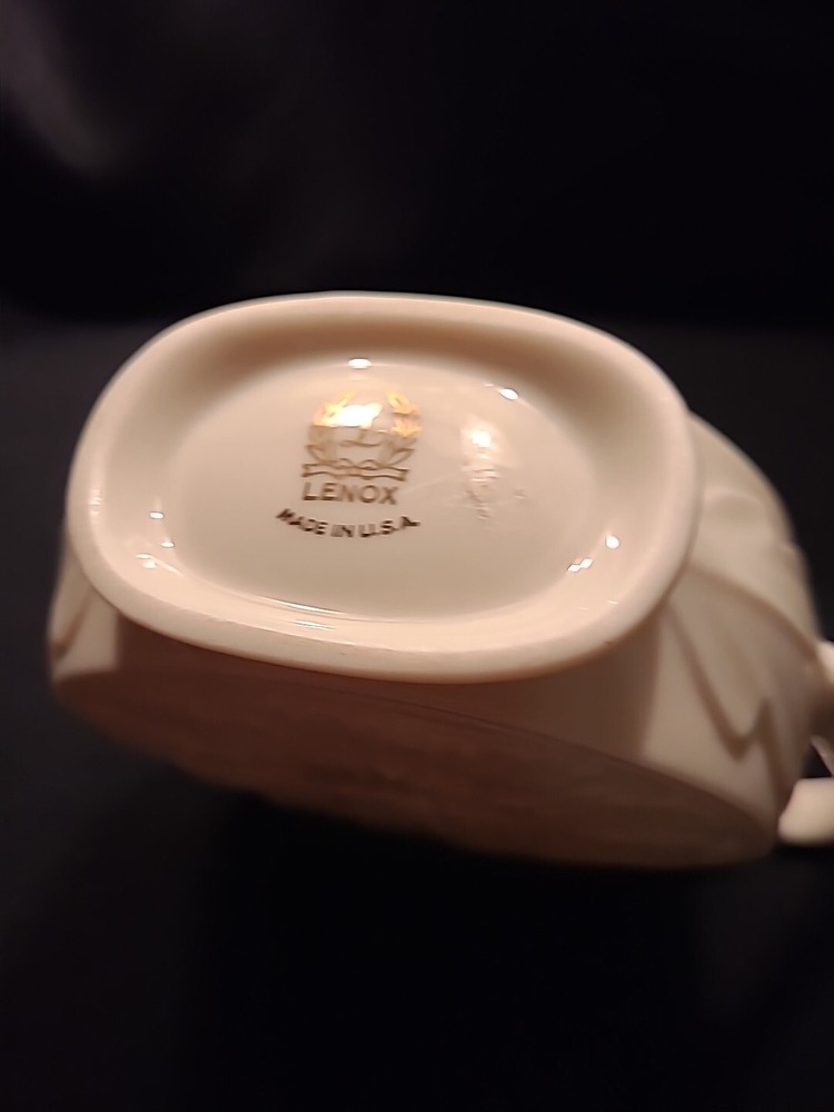 Lenox Snowflake Ivory Flat Creamer Gold Mark