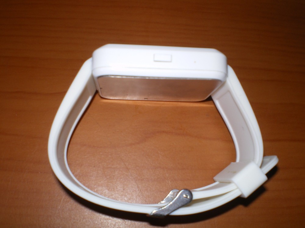 Unbranded Bluetooth Smart Watch * White Wristwatch Original Box + Instructions