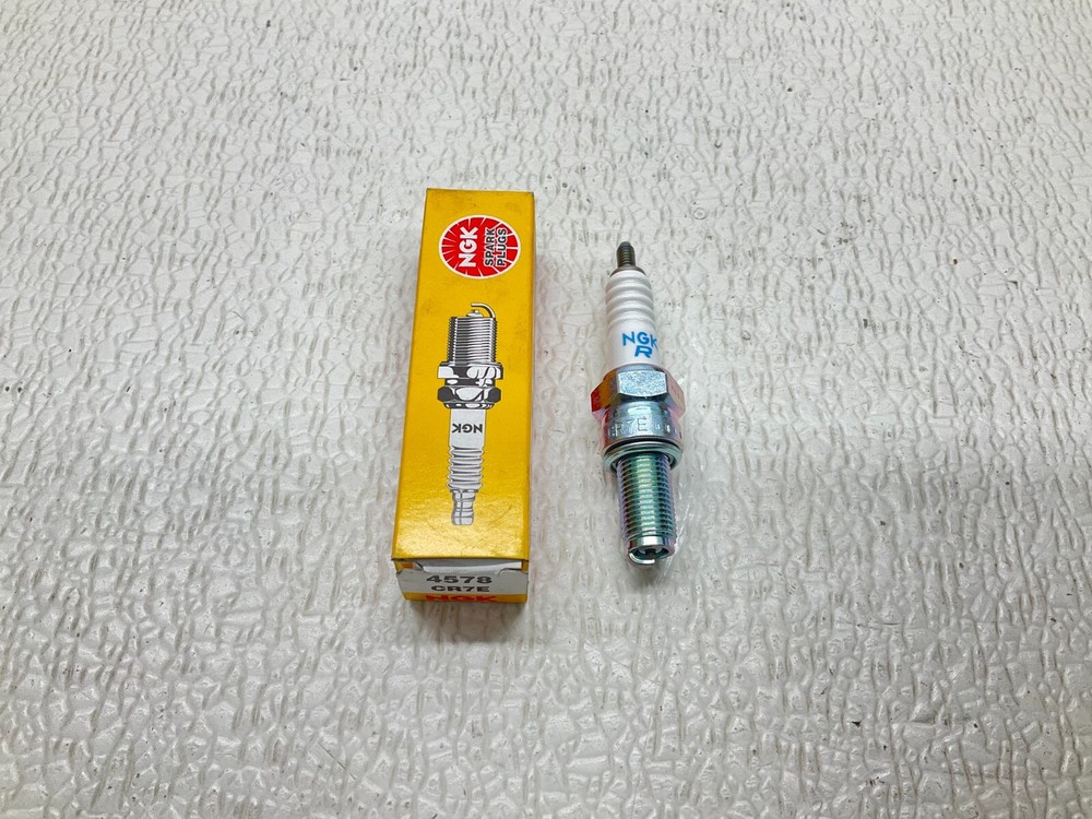 NGK 4578 CR7E Spark Plug New (TSC)