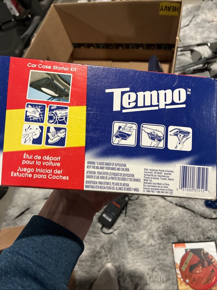Tempo Car Visor Tissue Holder Car Case Starter Kit 2000 NEW