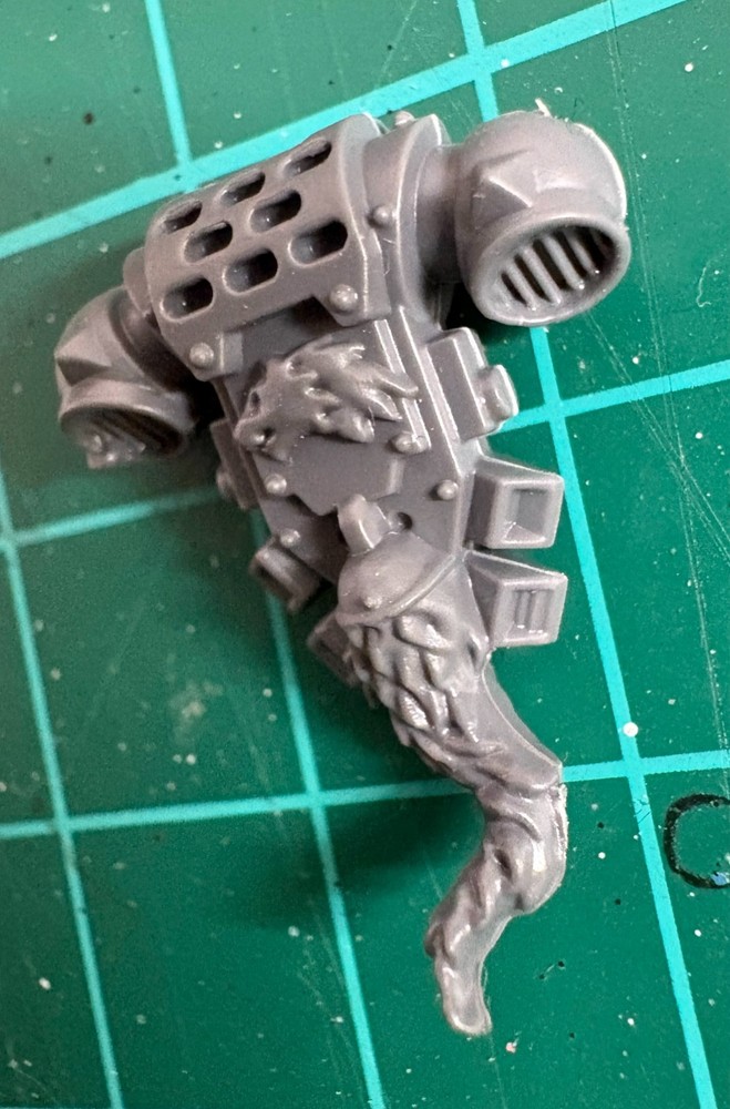 Space Wolves Backpack Type A | Wolf Tail Unique Bit | Warhammer 40K Kitbash
