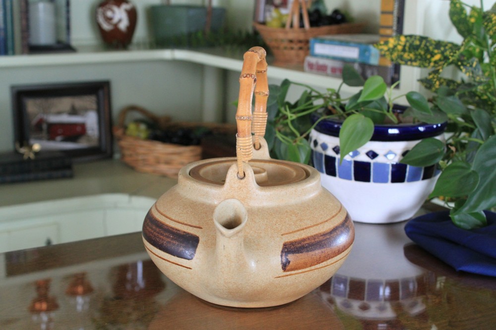 Pottery Craft 7 Cup Stoneware Teapot with Bamboo Handle