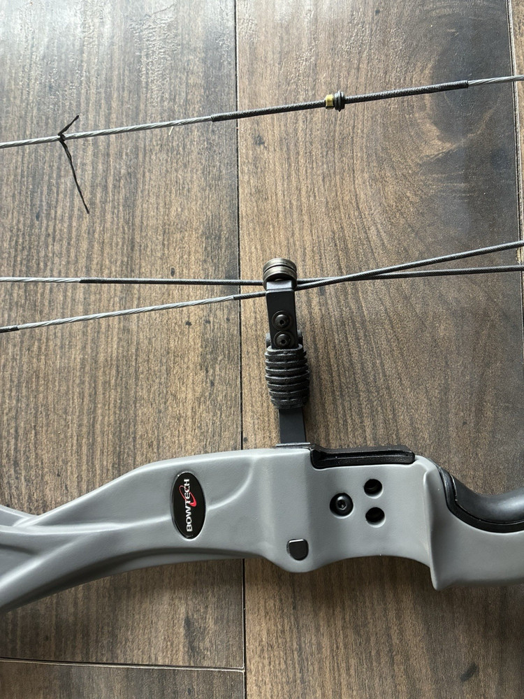 BOWTECH CARBON ONE RH 25.5-30.5" 60-70# SMOKE GREY