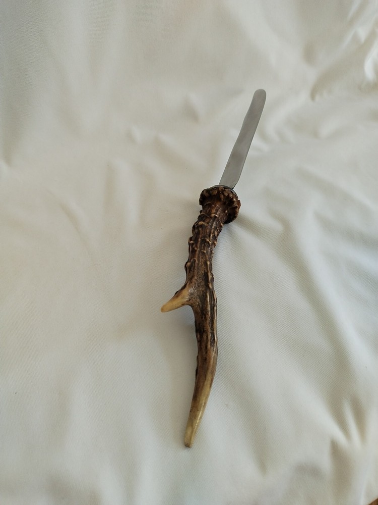 Vintage knife with deer horn handle