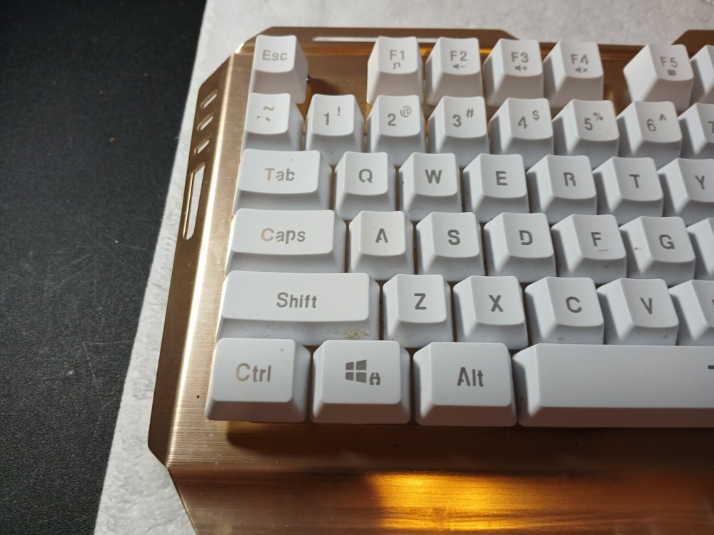 Bekizo KeyBoard.With Extra Pink Keys.NOT TESTED