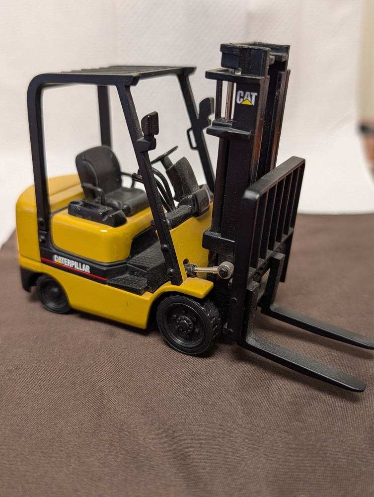 norscot die cast scale model caterpillar forklift