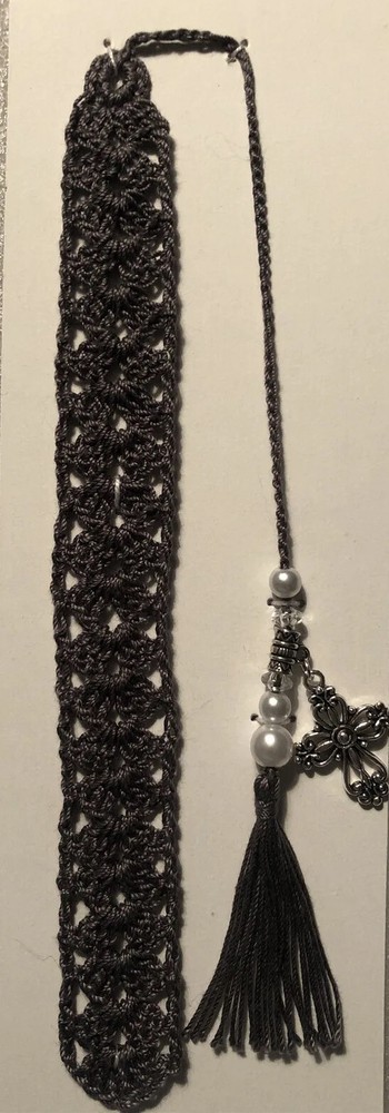 Crocheted shell bookmark