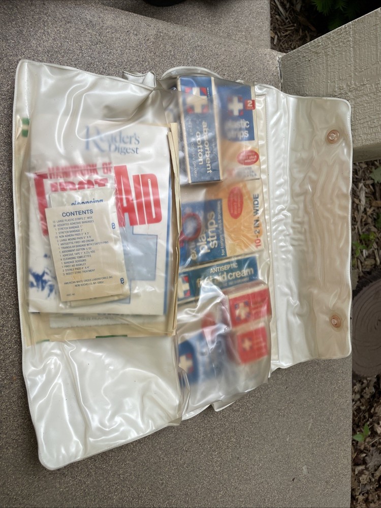 Mercedes First Aid Kit - W 126, Original