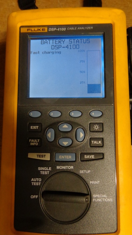 FLUKE DSP-4100 CABLE ANALYZER (Need AC Adapter)