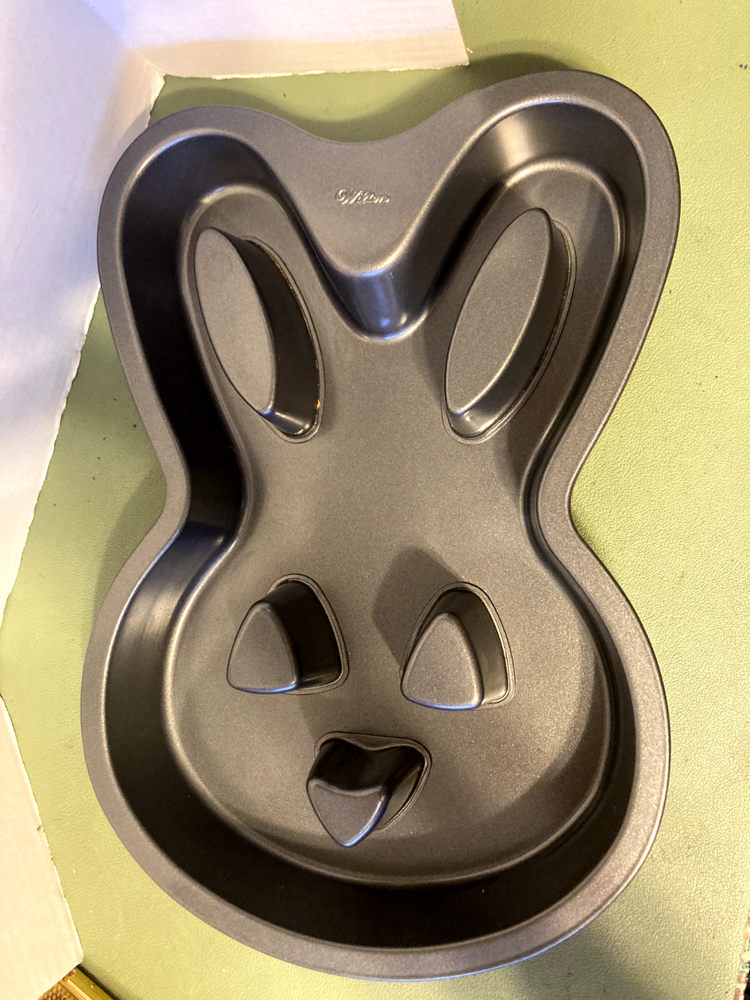 Wilton Bunny Cake Pan nonstick 12"