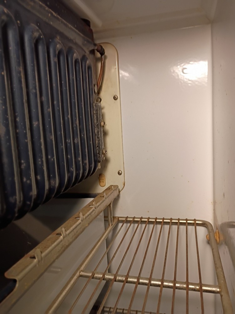 ANTIQUE LEONARD REFRIGERATOR LATE 1947