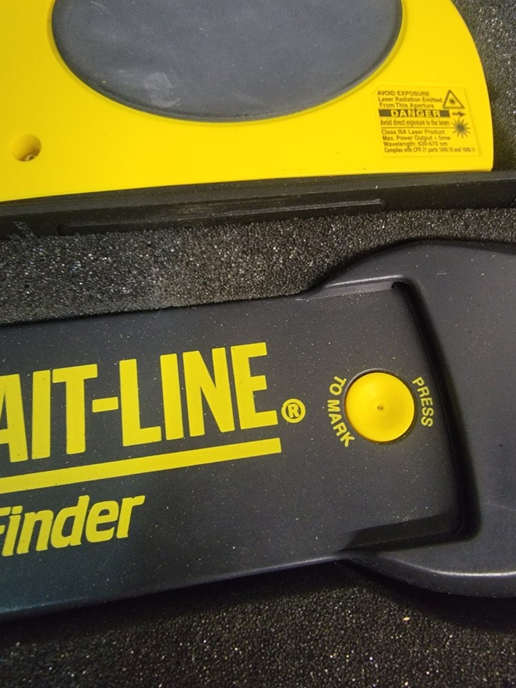 STRAIT-LINE Laser Tool Set Stud Finder Laser with  Case -