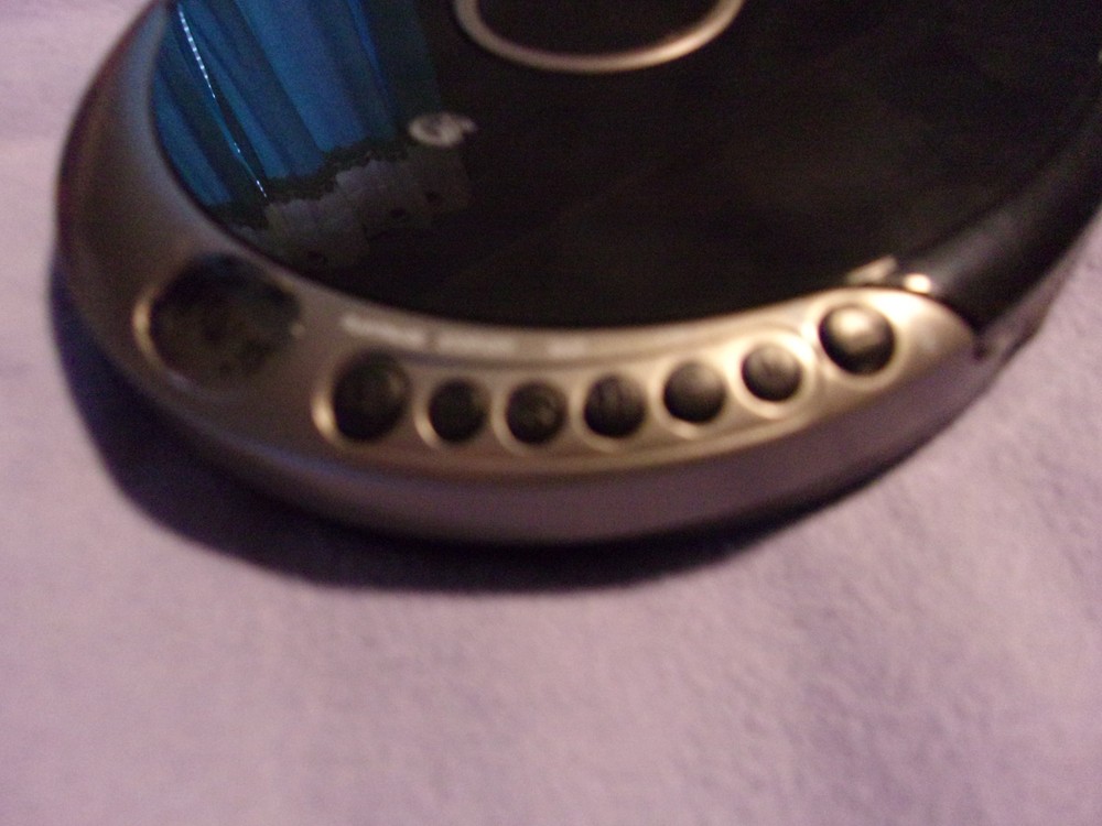 GPX 31904 CD Player with Bluetooth - Black