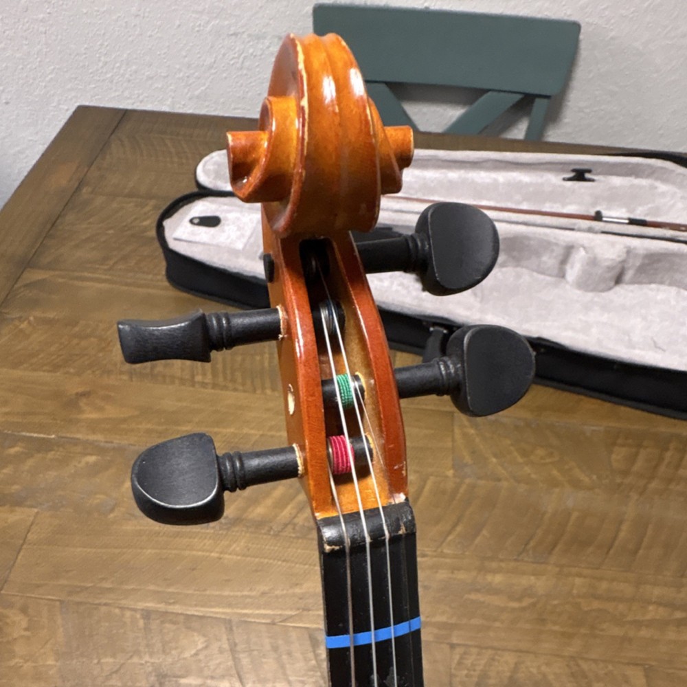 Functional Unmarked Full Size Violin W/ Chin rest