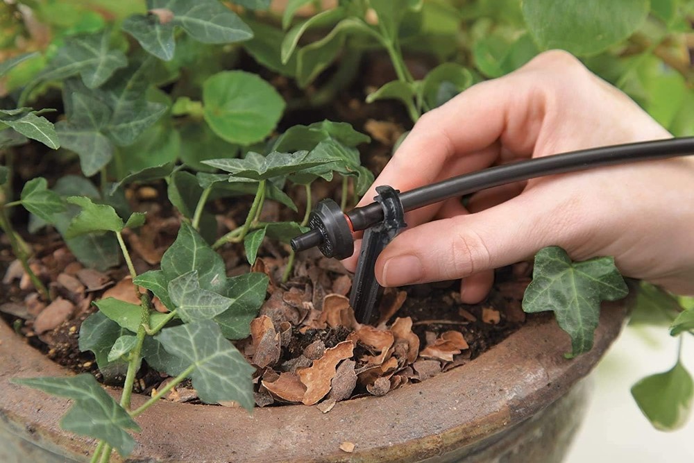 R560DP Automatic Drip Irrigation System for 20 Plants with Programmable Timer
